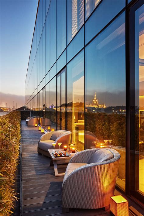 armani hotel milan italy.